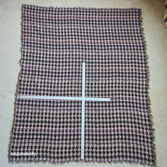 Wilfred 100% Wool Pink Houndstooth Scarf Reversible Aritzia - Picture 9 of 10